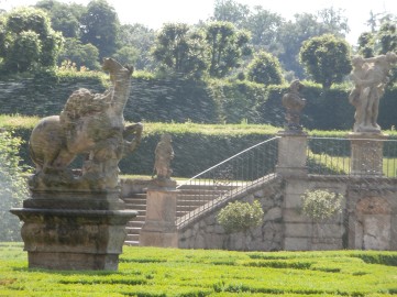 francouzská zahrada dobříškého zámku (sochy)